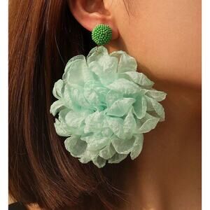 nOIr Green Flower Earrings 5/20